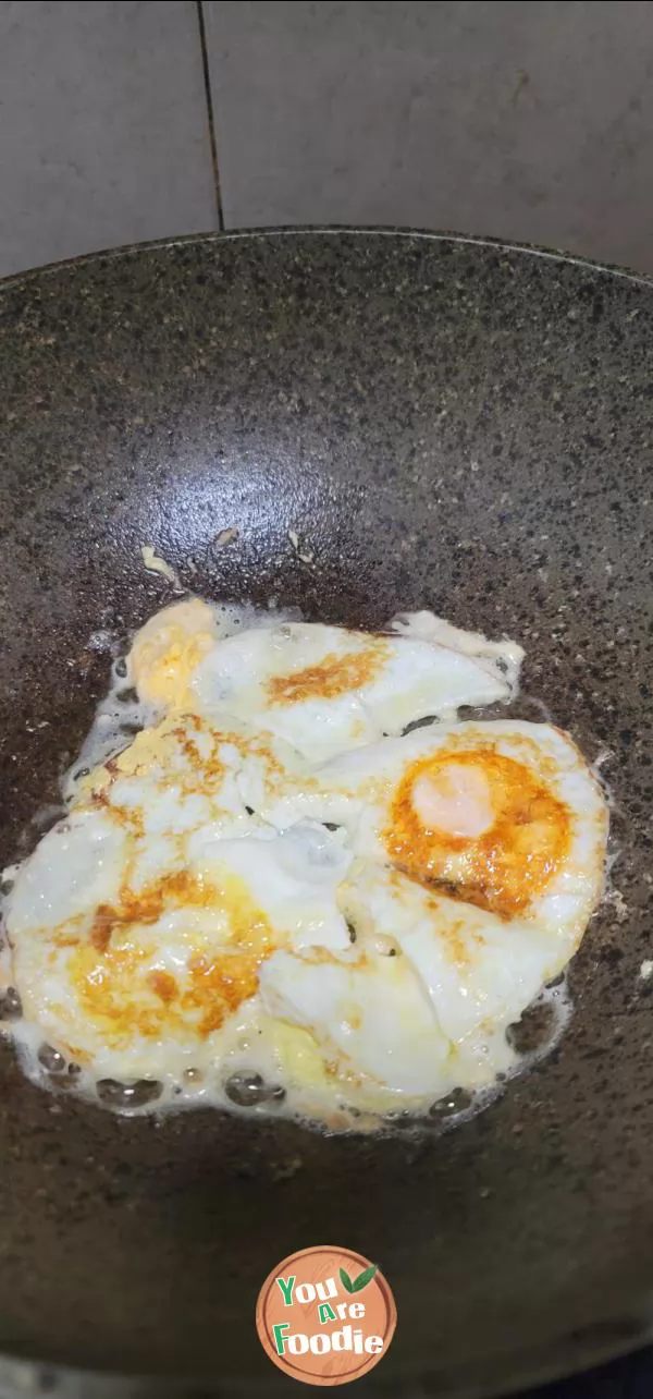 Fried egg, kelp sprouts and winter melon soup