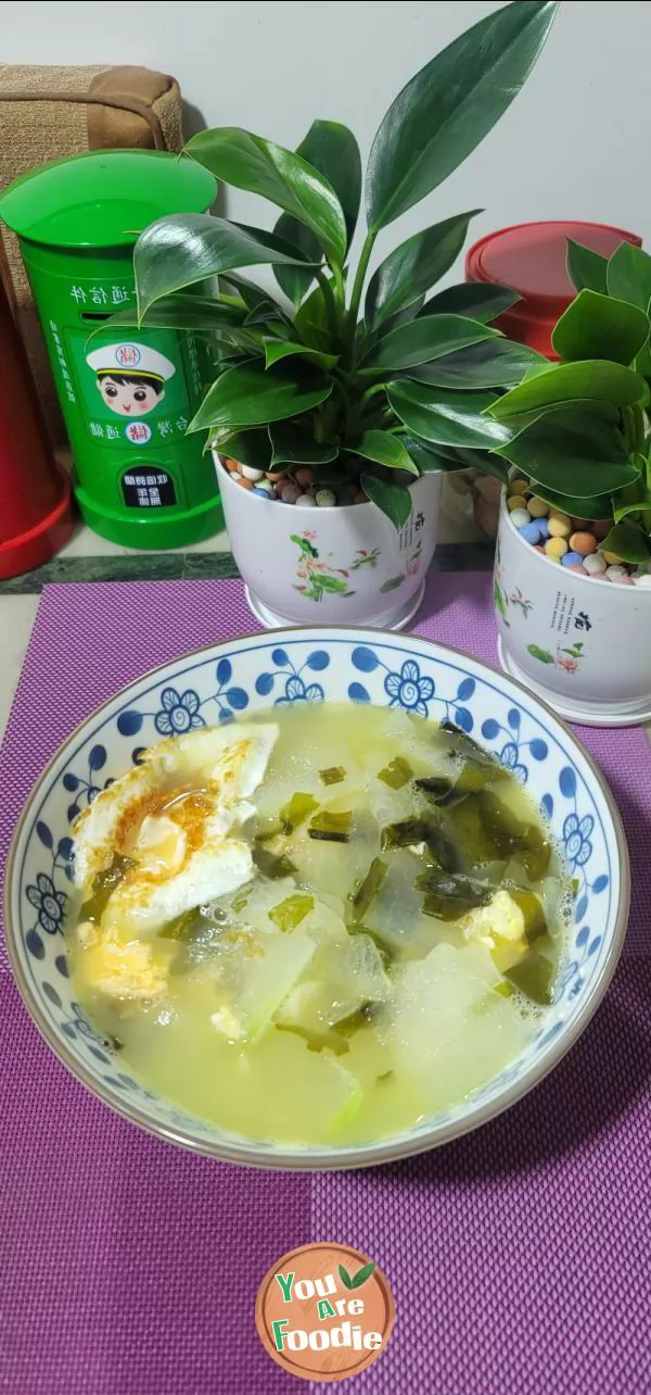 Fried egg, kelp sprouts and winter melon soup