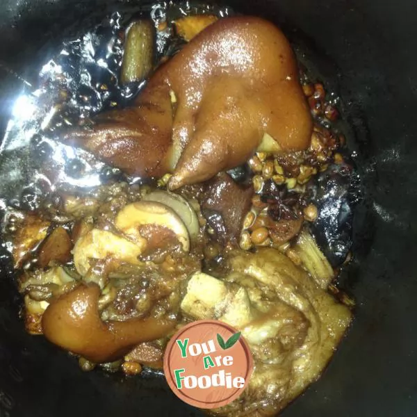 Braised-Pork-Trotter-with-Soya-Sauce