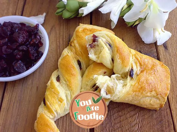 Cranberry Danish bun