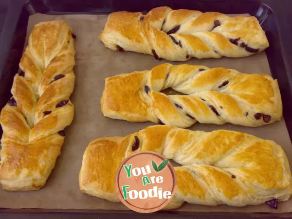 Cranberry Danish bun