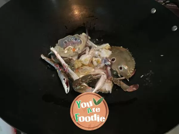 Fried crab with egg