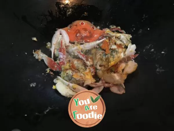 Fried crab with egg