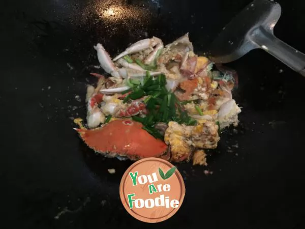 Fried crab with egg