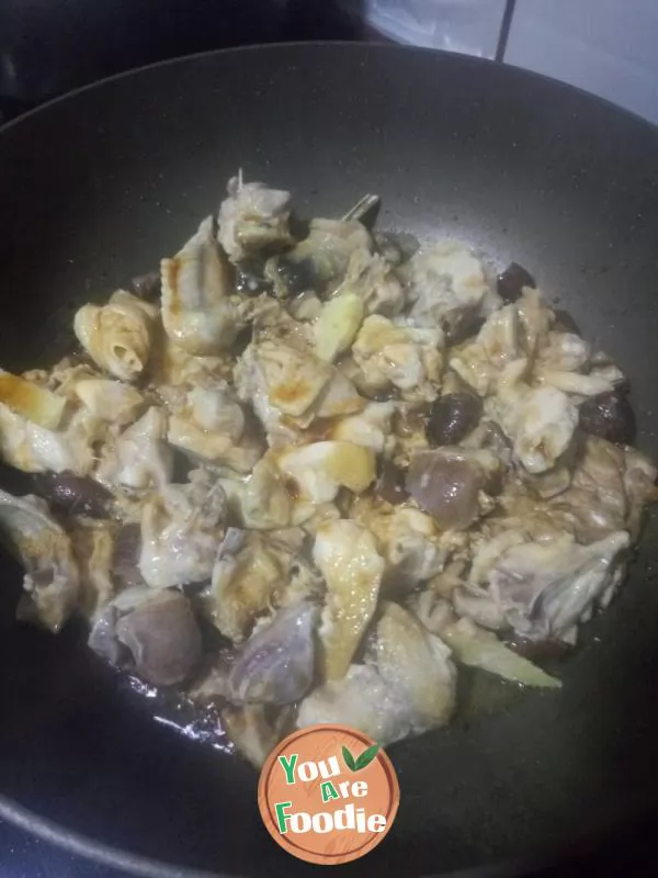 Sliced chicken with mushrooms