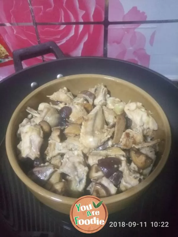 Sliced chicken with mushrooms