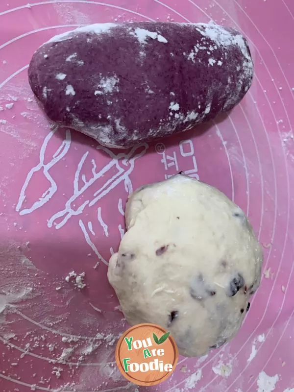 Steamed bun roll with purple potato and red berry