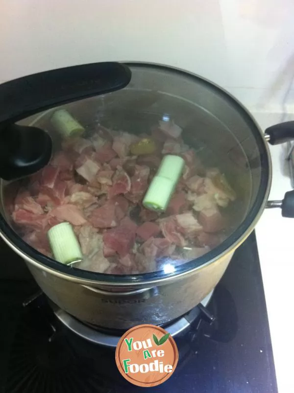 Tomato and beef brisket soup