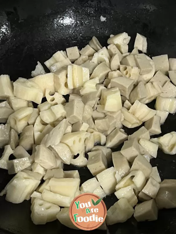 Braised diced lotus root