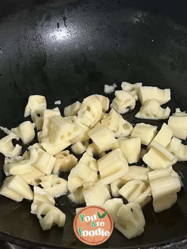 Braised diced lotus root