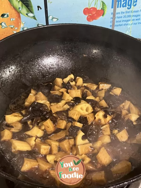 Braised diced lotus root