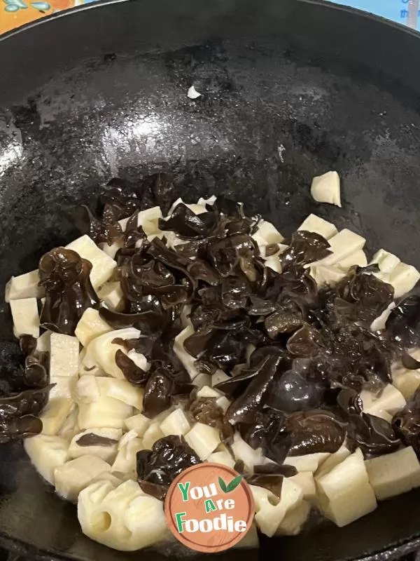 Braised diced lotus root