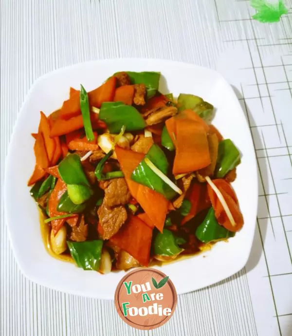 Fried-pork-slices-with-green-pepper-and-carrot