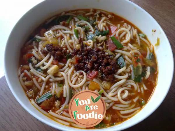 Small pot of Yunnan characteristic rice noodles