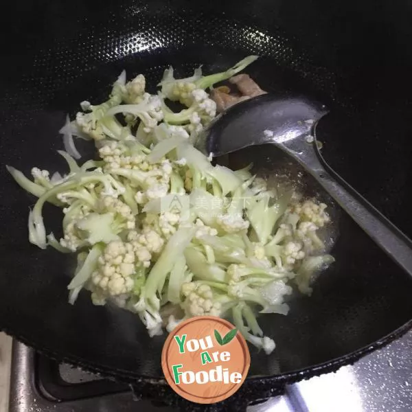 Stir fried pork with cauliflower