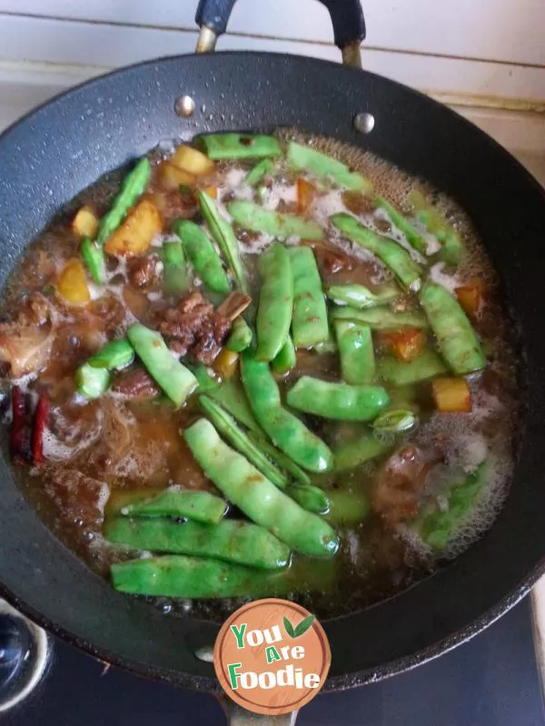 Stewed spareribs with beans