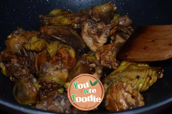 Braised chicken in casserole