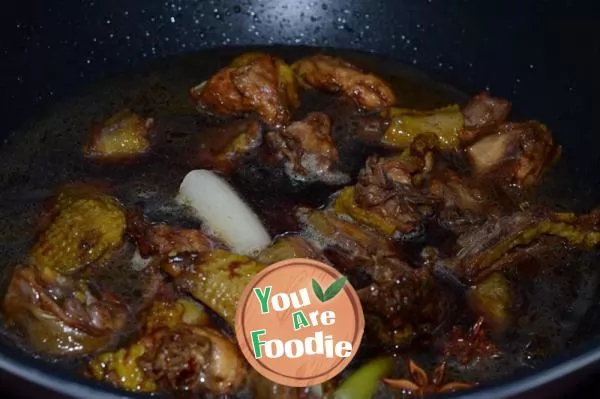 Braised chicken in casserole