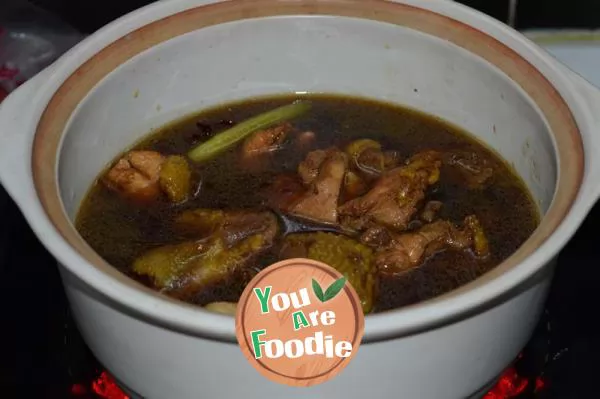 Braised chicken in casserole