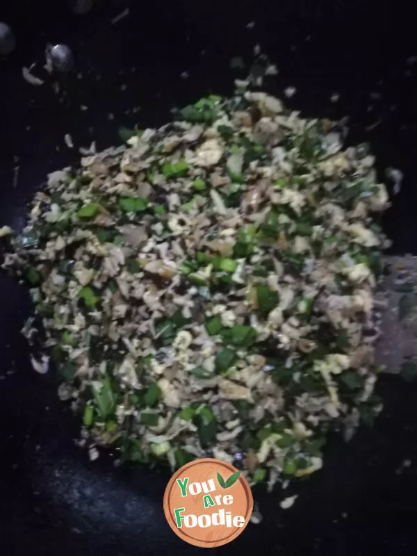 Dumplings with bamboo shoots, mushrooms and willow leaves