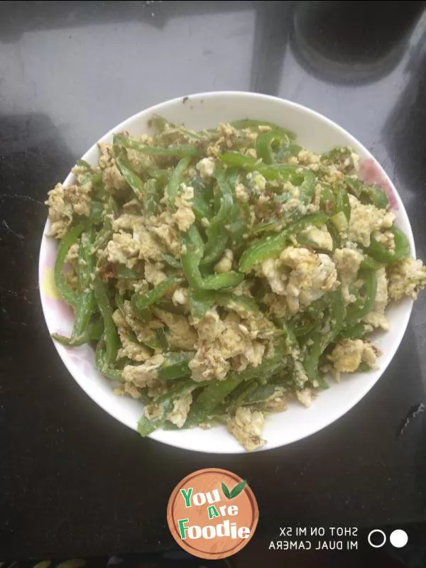 Fried egg with green pepper