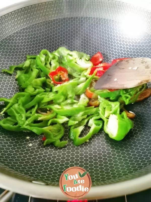 A bowl of quail eggs