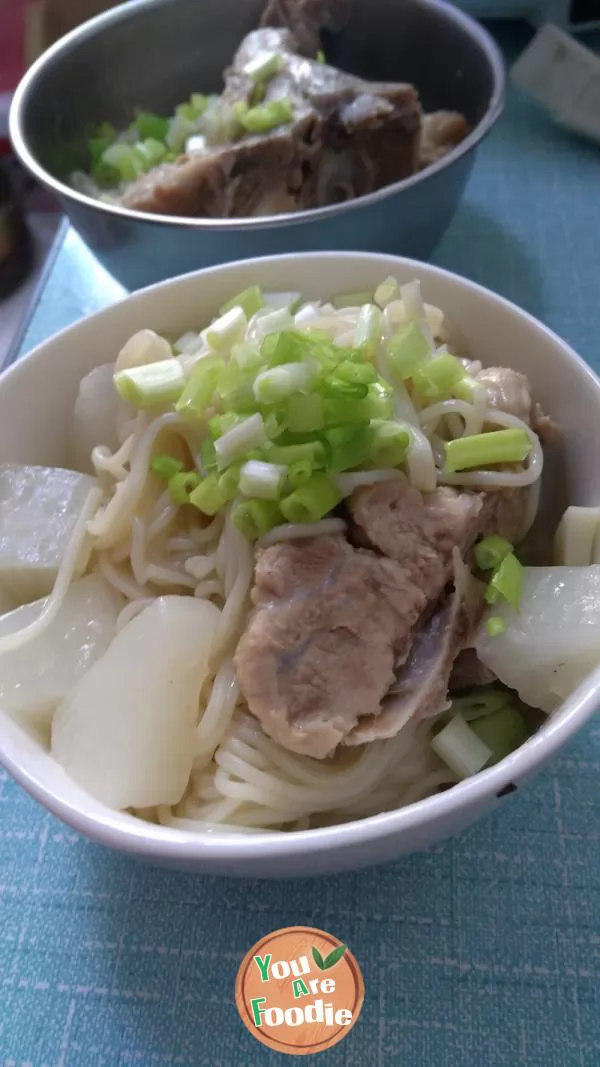 Noodles with pork ribs and radish