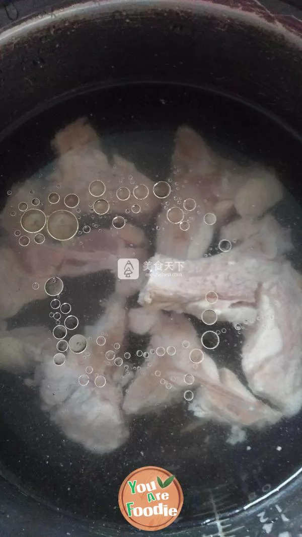 Noodles with pork ribs and radish