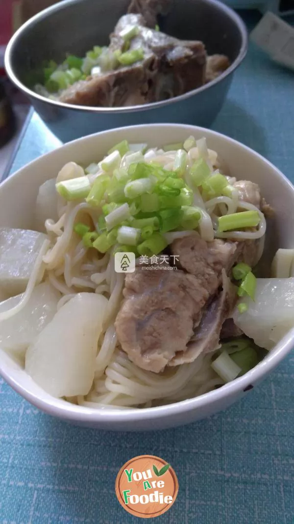 Noodles with pork ribs and radish