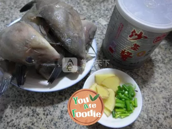 Braised small rubber fish with Sha Cha sauce