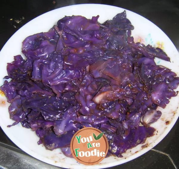 Shredded purple cabbage with beef sauce