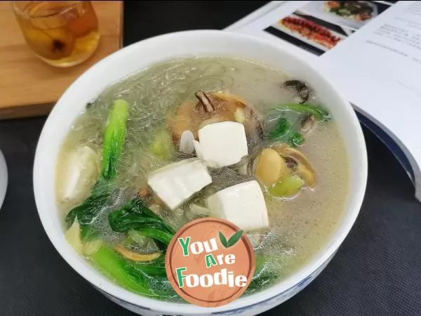 Mussel soup with green vegetables, tofu and vermicelli