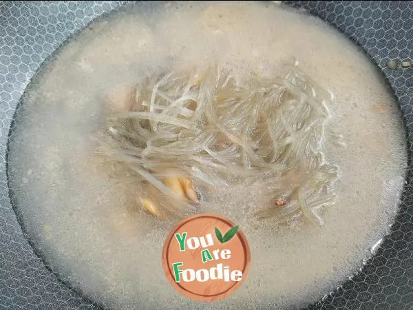 Mussel soup with green vegetables, tofu and vermicelli