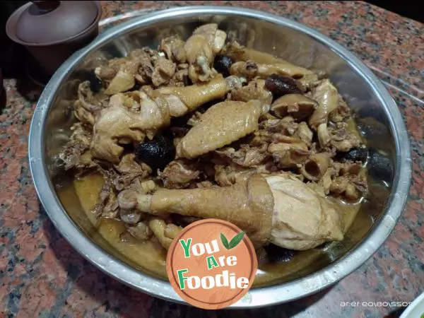 Braised chicken with mushrooms