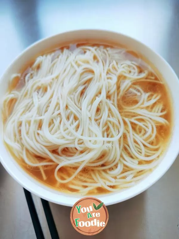 Dry Noodles with Pork and Bamboo Shoots in Black Sauce