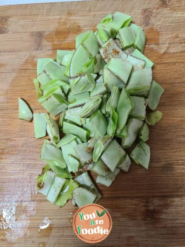 Fried white radish slices with eyebrow beans