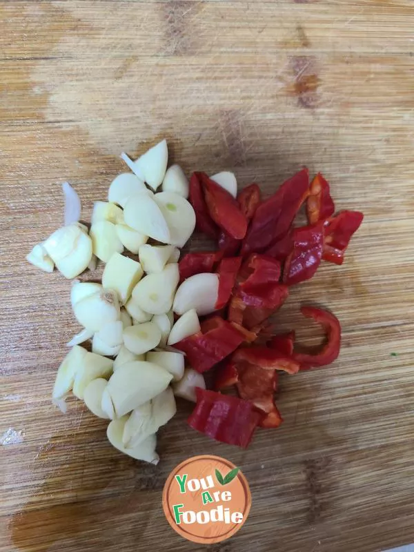 Fried white radish slices with eyebrow beans