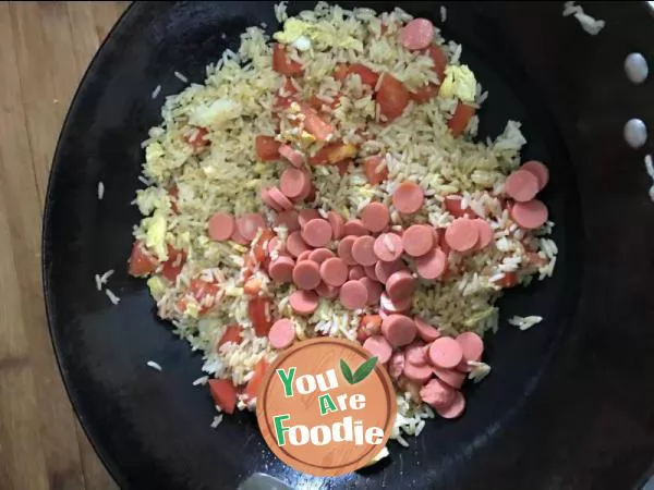 Fried rice with tomato and egg