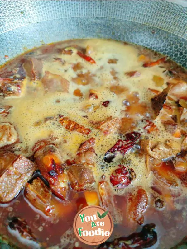 Braised lamb chops in brown sauce