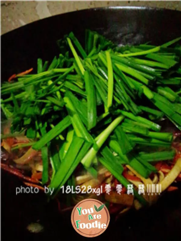 Home cooked dish: fried bean skin with leeks