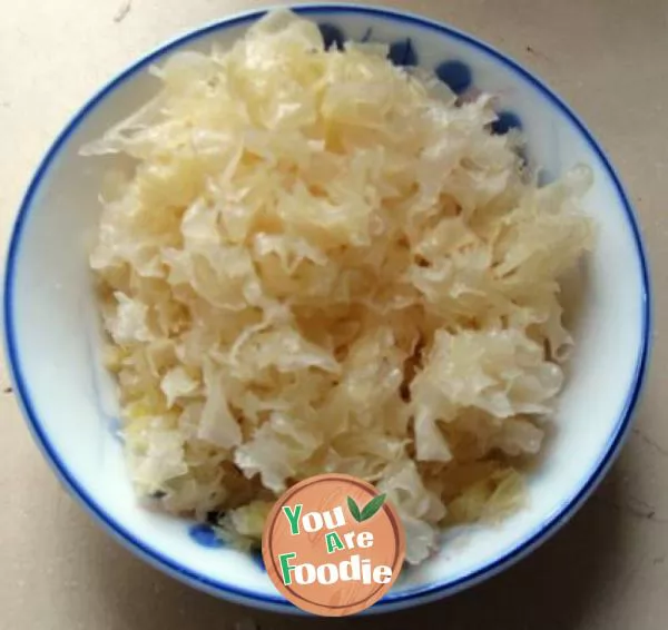 Warm porridge in winter --- congee with white fungus, scallops and minced chicken