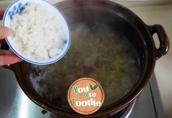 Warm porridge in winter --- congee with white fungus, scallops and minced chicken