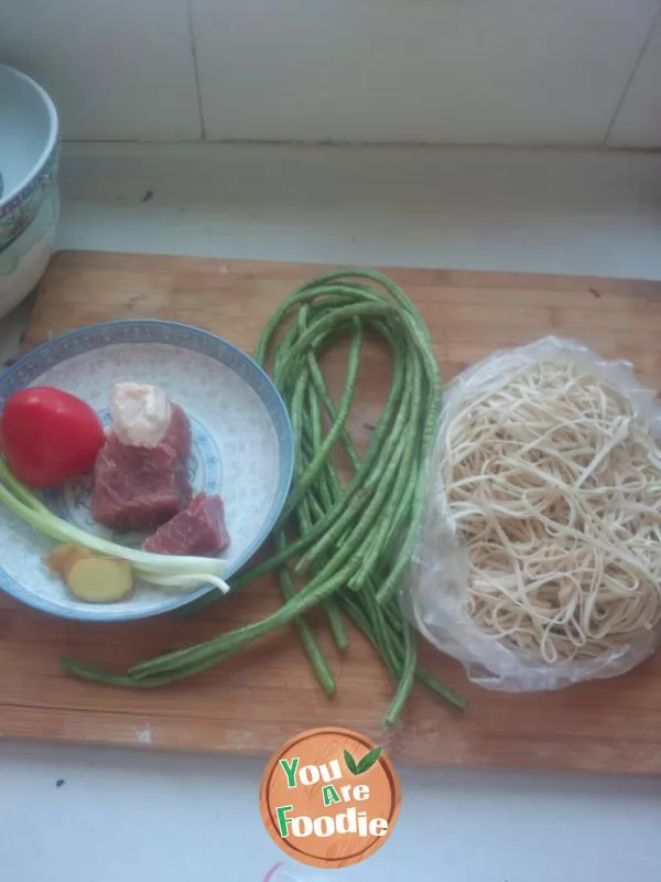 Stewed noodles with beans