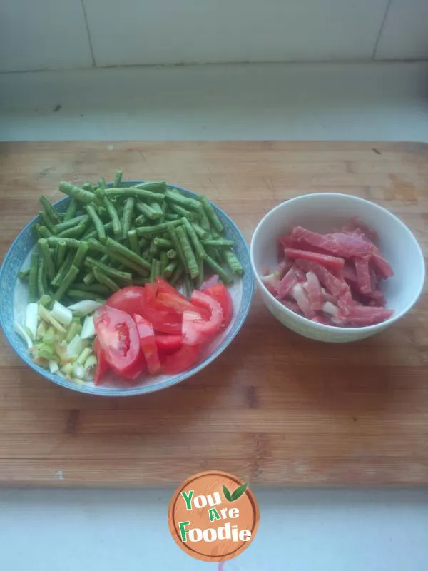 Stewed noodles with beans