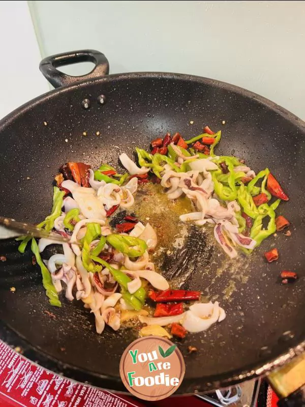 Spicy squid with green pepper