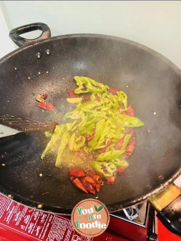 Spicy squid with green pepper