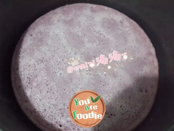 Rice cooker version of purple potato cake