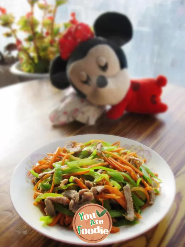 Fried beef with carrot and pepper