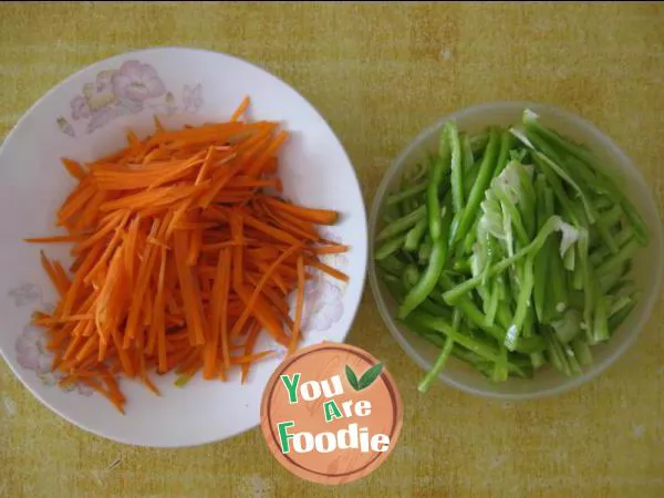 Fried beef with carrot and pepper