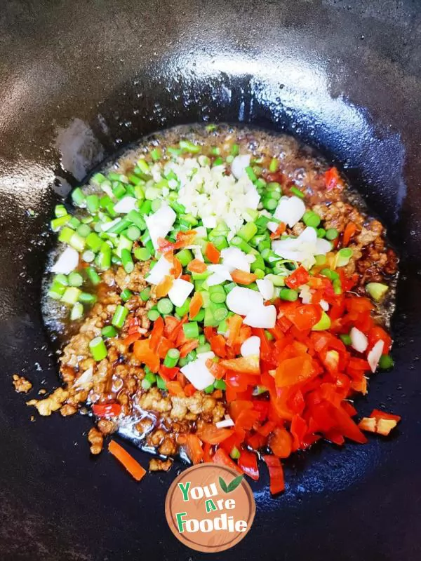 Simple Kwai food - fried minced meat with Grandma's vegetables